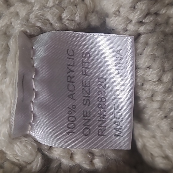 WOMEN'S C.C. (CHEVEUX CORP.) BEANIE - Picture 2 of 3